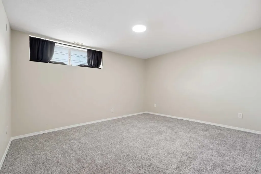 2 Hinshaw Drive Sylvan Lake AB T4S 2J2