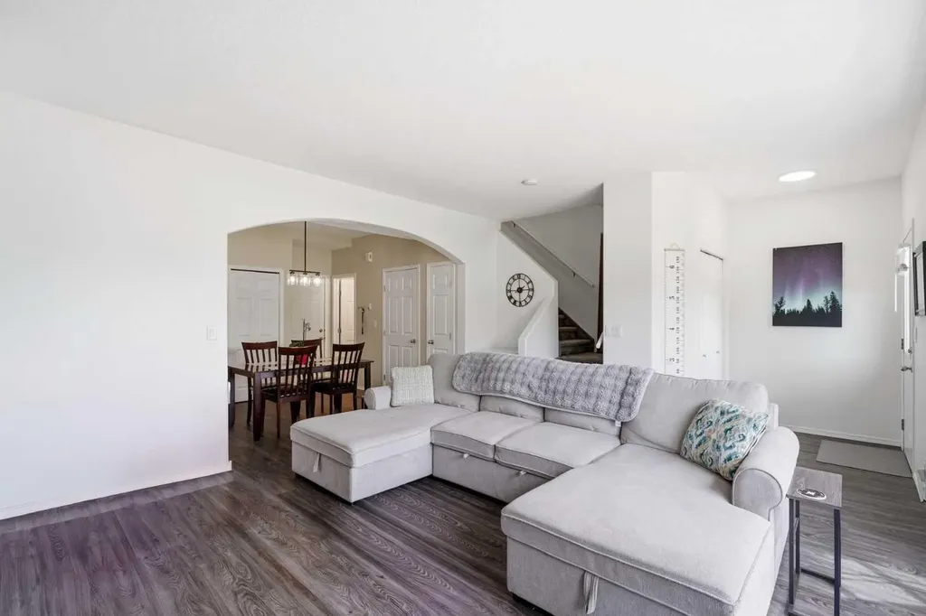 2 Hinshaw Drive Sylvan Lake AB T4S 2J2