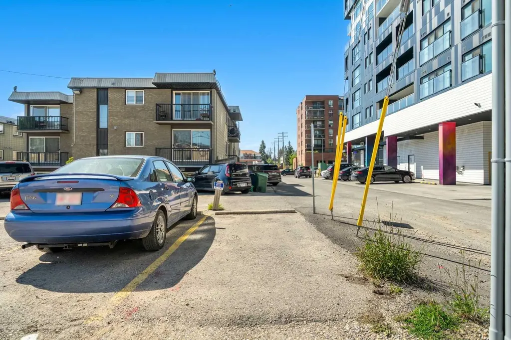 2906 17 Avenue SW Calgary AB T3E 0A9