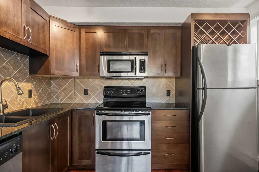 2906 17 Avenue SW Calgary AB T3E 0A9