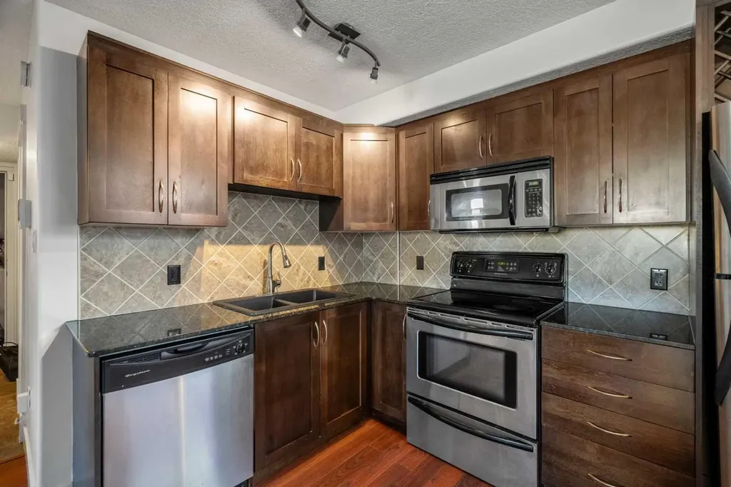 2906 17 Avenue SW Calgary AB T3E 0A9
