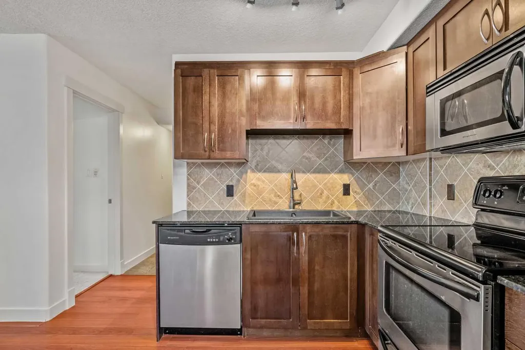 2906 17 Avenue SW Calgary AB T3E 0A9