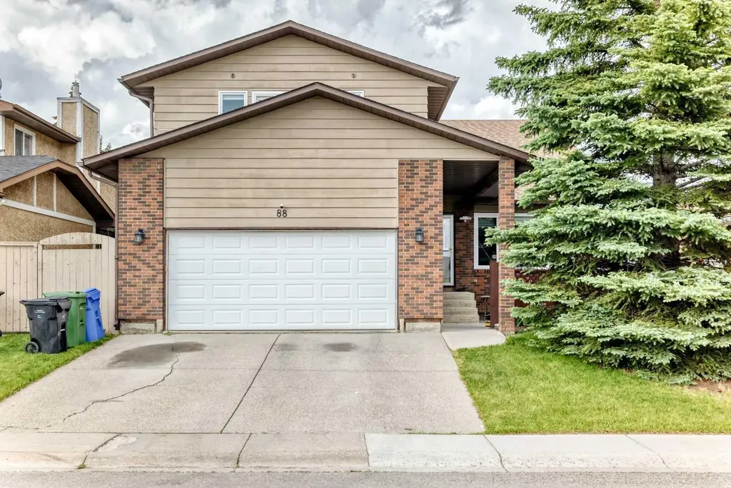 88 Castlefall Way NE Calgary AB T3J1M7