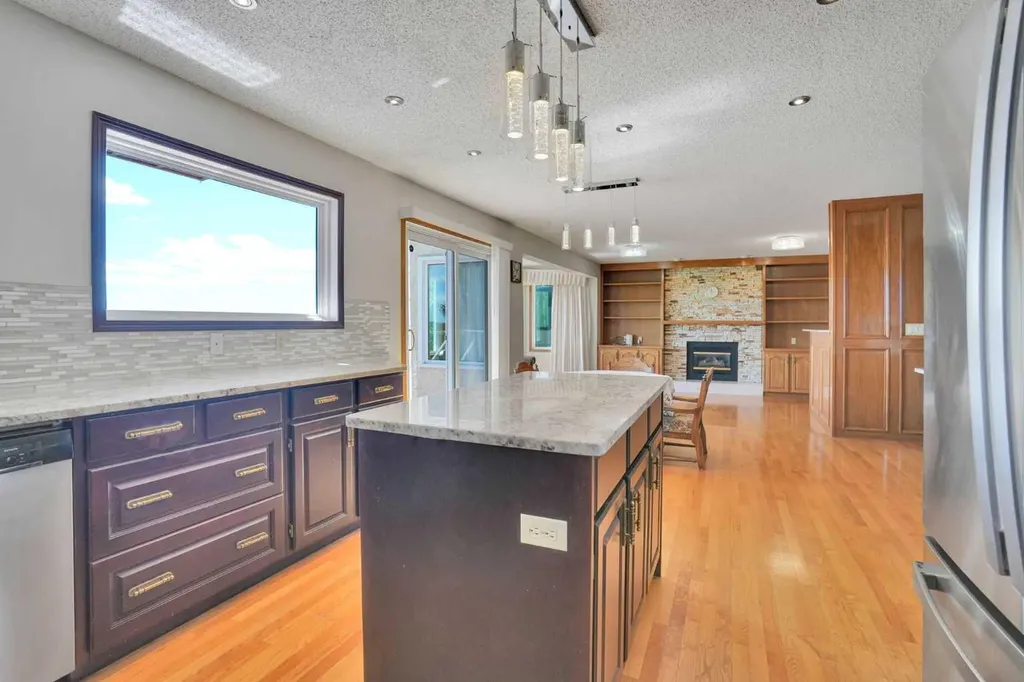 88 Edelweiss Drive NW Calgary AB T3A 3P6