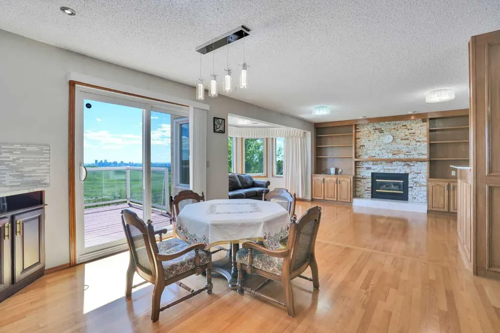 88 Edelweiss Drive NW Calgary AB T3A 3P6