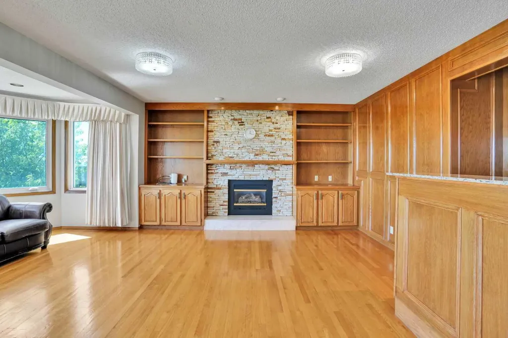 88 Edelweiss Drive NW Calgary AB T3A 3P6