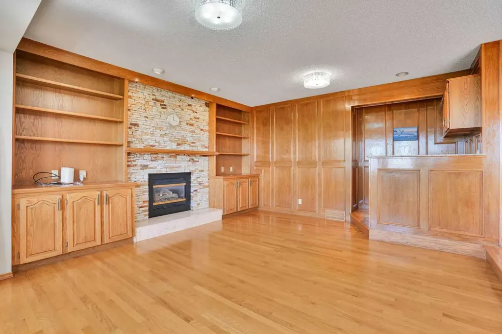 88 Edelweiss Drive NW Calgary AB T3A 3P6
