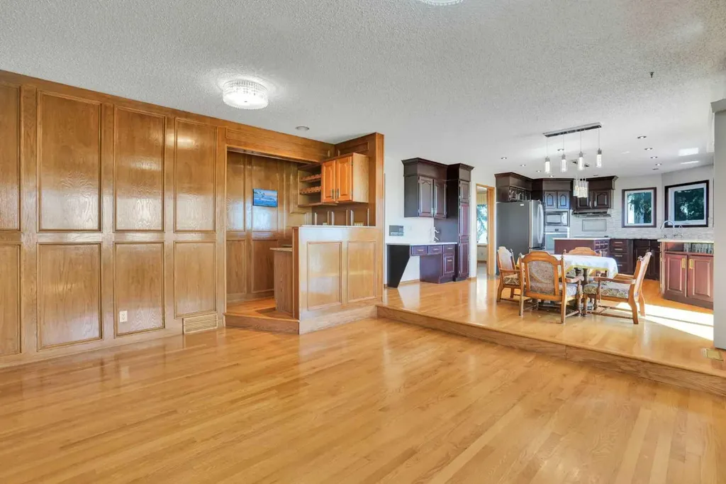 88 Edelweiss Drive NW Calgary AB T3A 3P6