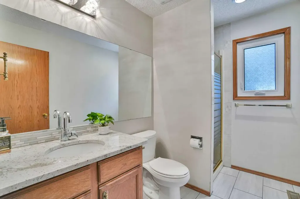 88 Edelweiss Drive NW Calgary AB T3A 3P6