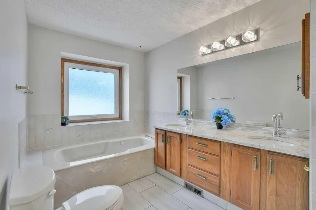 88 Edelweiss Drive NW Calgary AB T3A 3P6