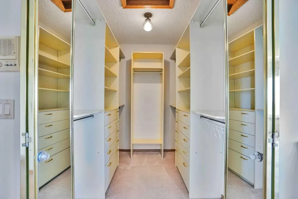 88 Edelweiss Drive NW Calgary AB T3A 3P6