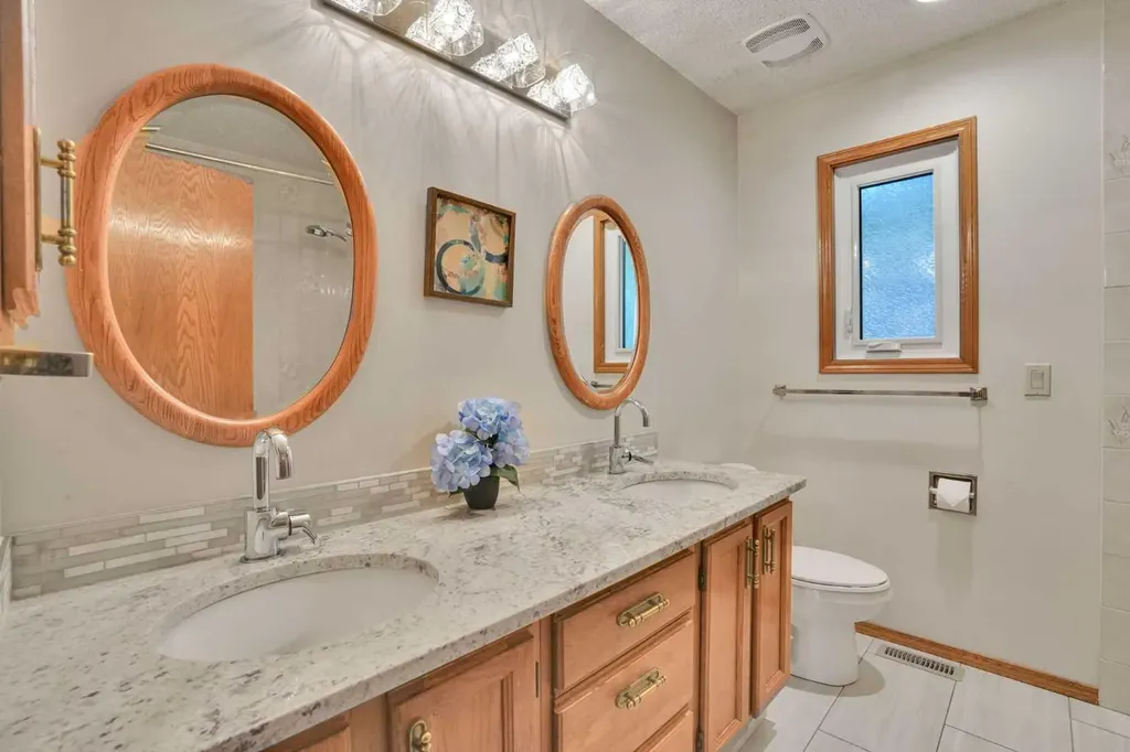 88 Edelweiss Drive NW Calgary AB T3A 3P6