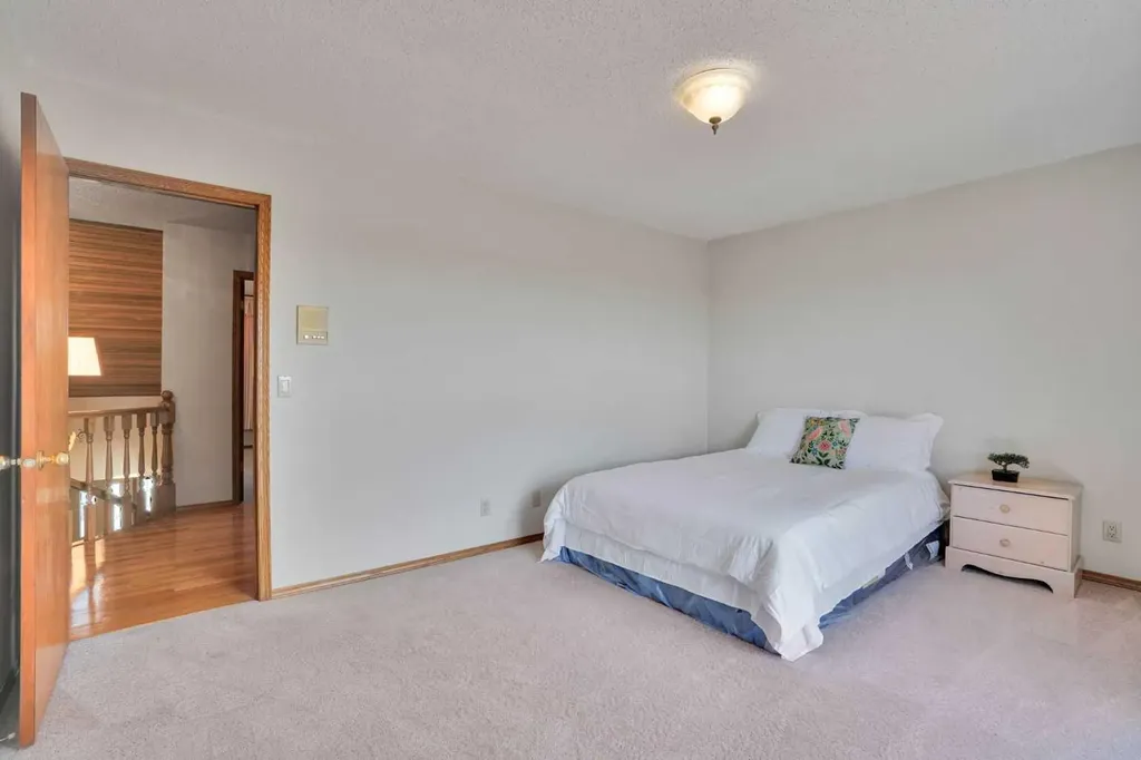 88 Edelweiss Drive NW Calgary AB T3A 3P6
