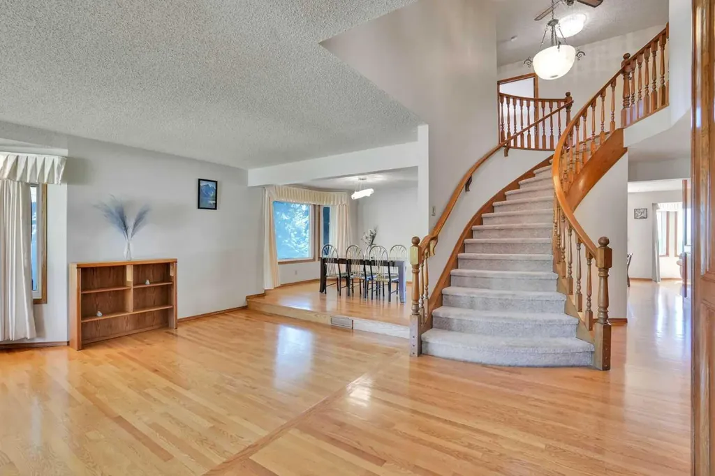 88 Edelweiss Drive NW Calgary AB T3A 3P6