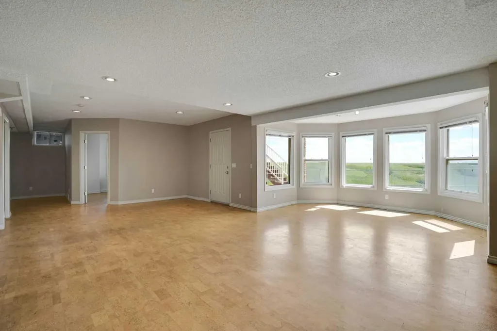 88 Edelweiss Drive NW Calgary AB T3A 3P6