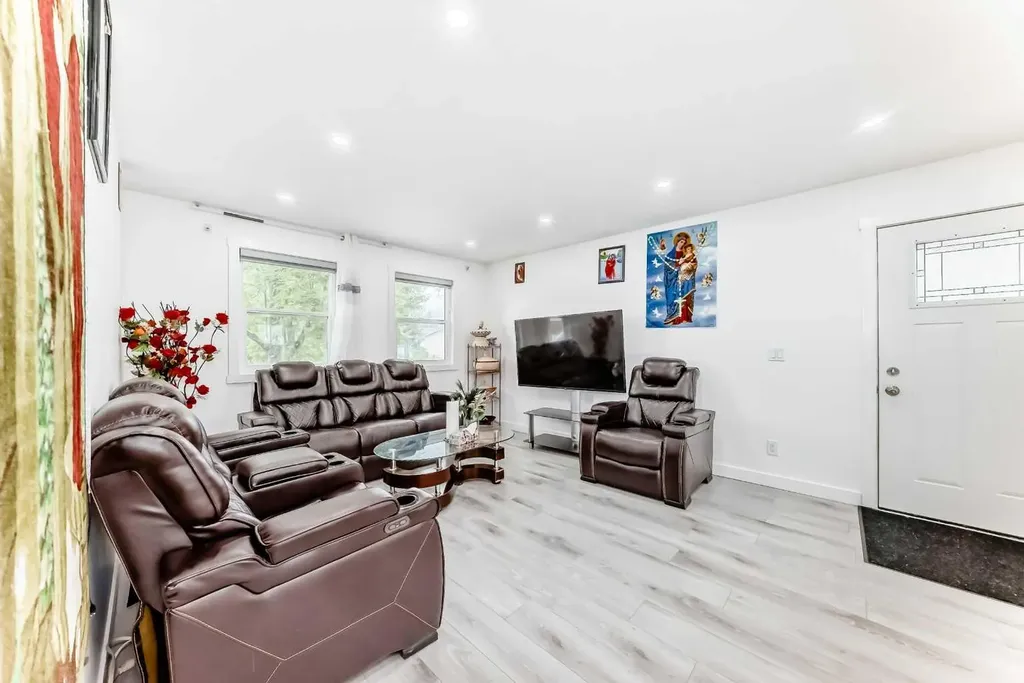 611 Penbrooke Road SE Calgary AB T2A 3S9