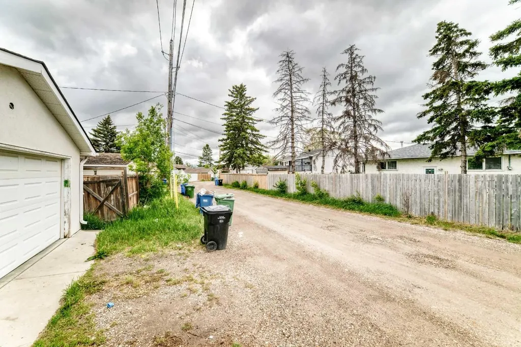 611 Penbrooke Road SE Calgary AB T2A 3S9