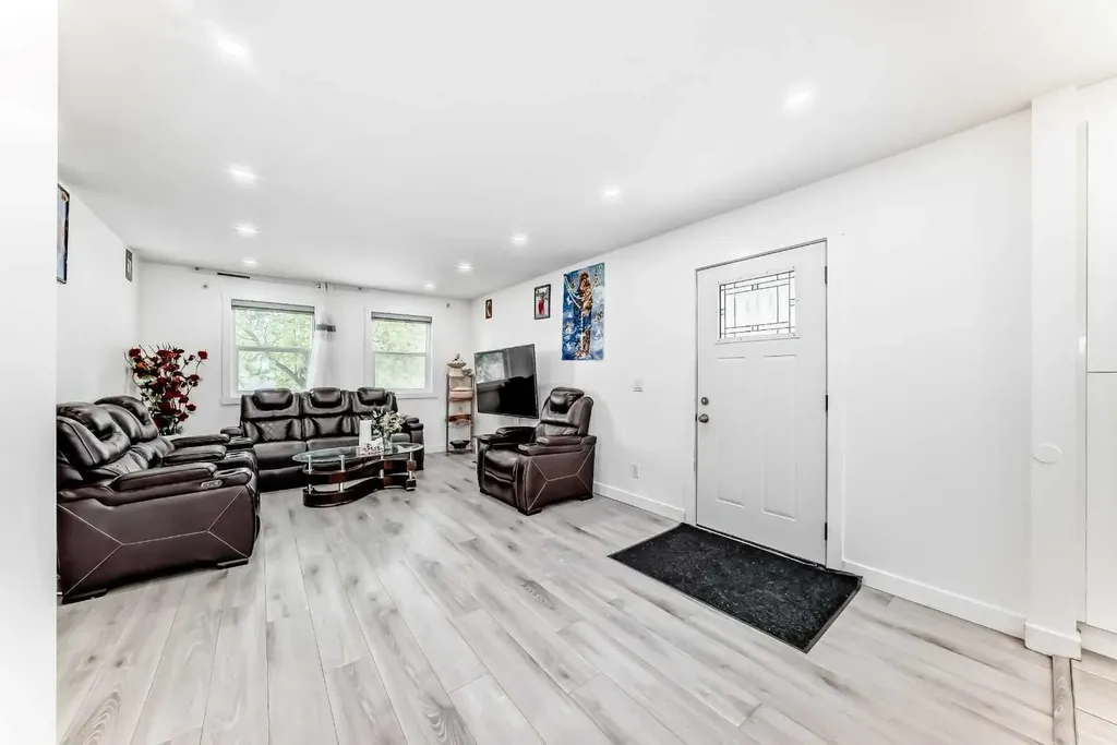 611 Penbrooke Road SE Calgary AB T2A 3S9