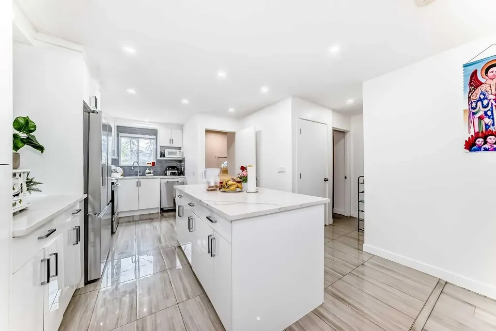 611 Penbrooke Road SE Calgary AB T2A 3S9