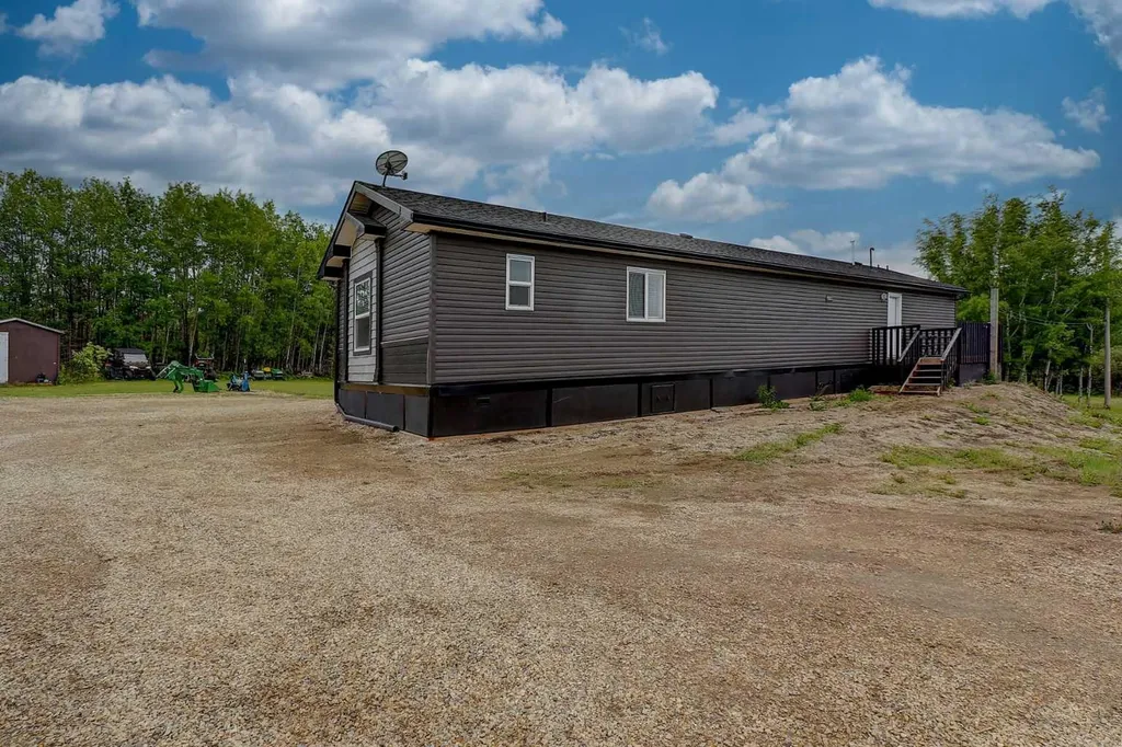 744018 Range Road 63 Sexsmith AB T0H 3C0