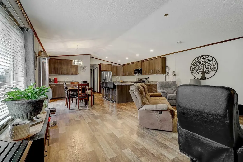 1 744018 Range Road 63 Sexsmith AB T0H 3C0