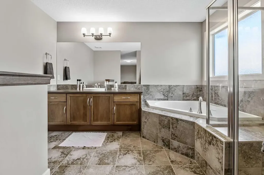 78 Cranberry Avenue SE Calgary AB T3M 0L6