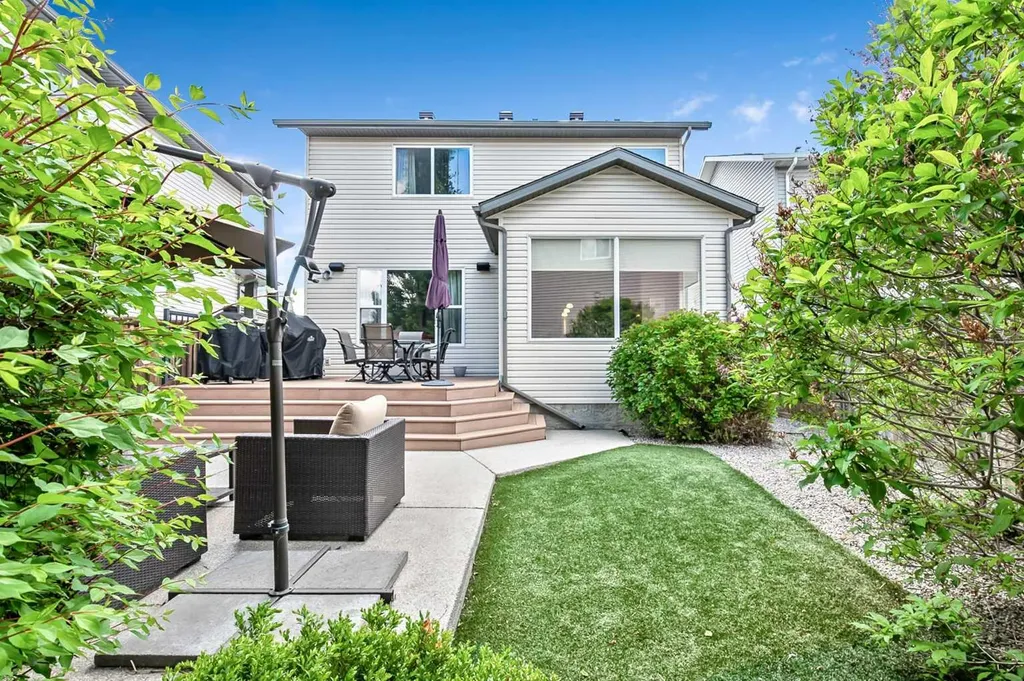 78 Cranberry Avenue SE Calgary AB T3M 0L6
