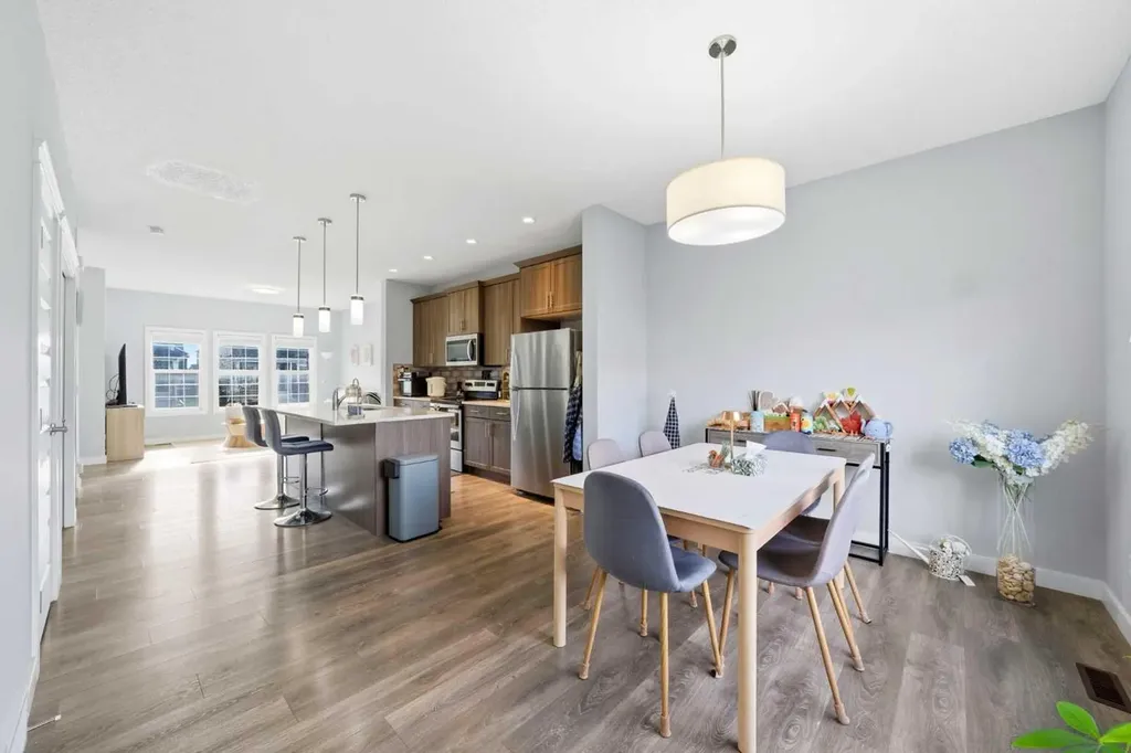 125 Evanston Hill NW Calgary AB T3P 1J7