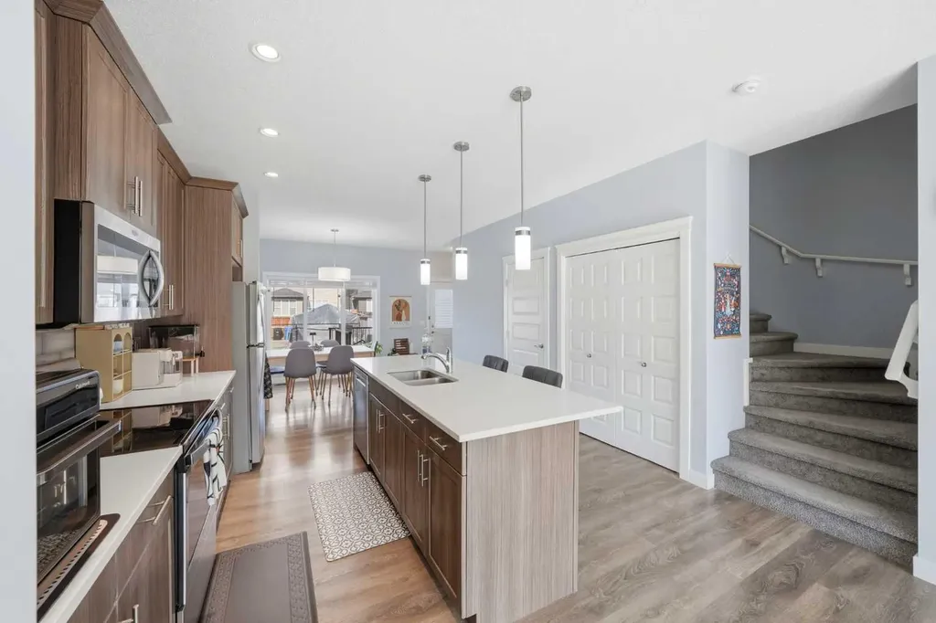 125 Evanston Hill NW Calgary AB T3P 1J7