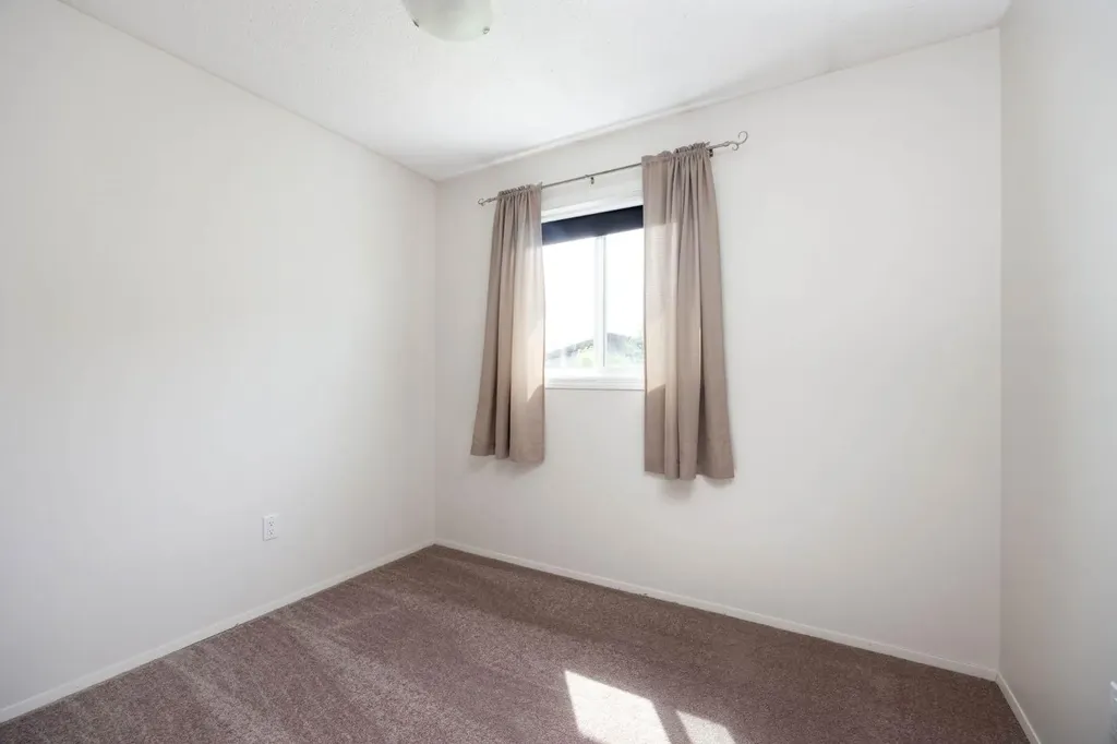 121 Erindale Road Fort Mcmurray AB T9H 4N4
