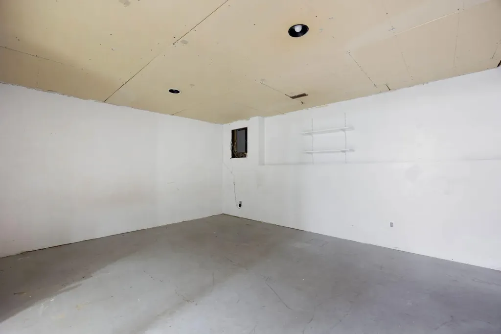 121 Erindale Road Fort Mcmurray AB T9H 4N4