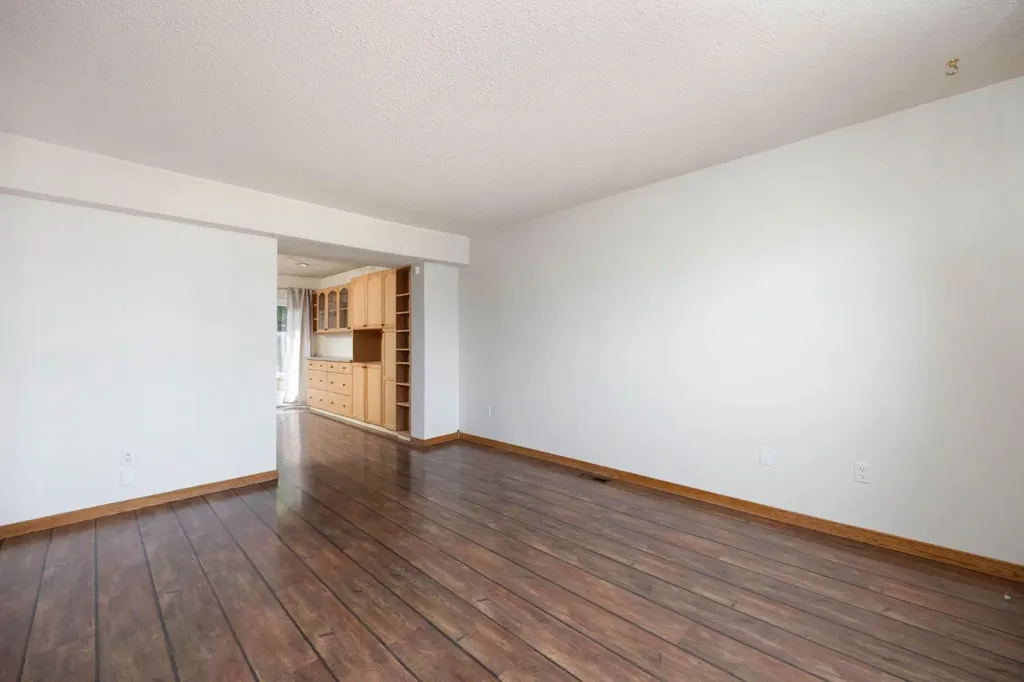 121 Erindale Road Fort Mcmurray AB T9H 4N4