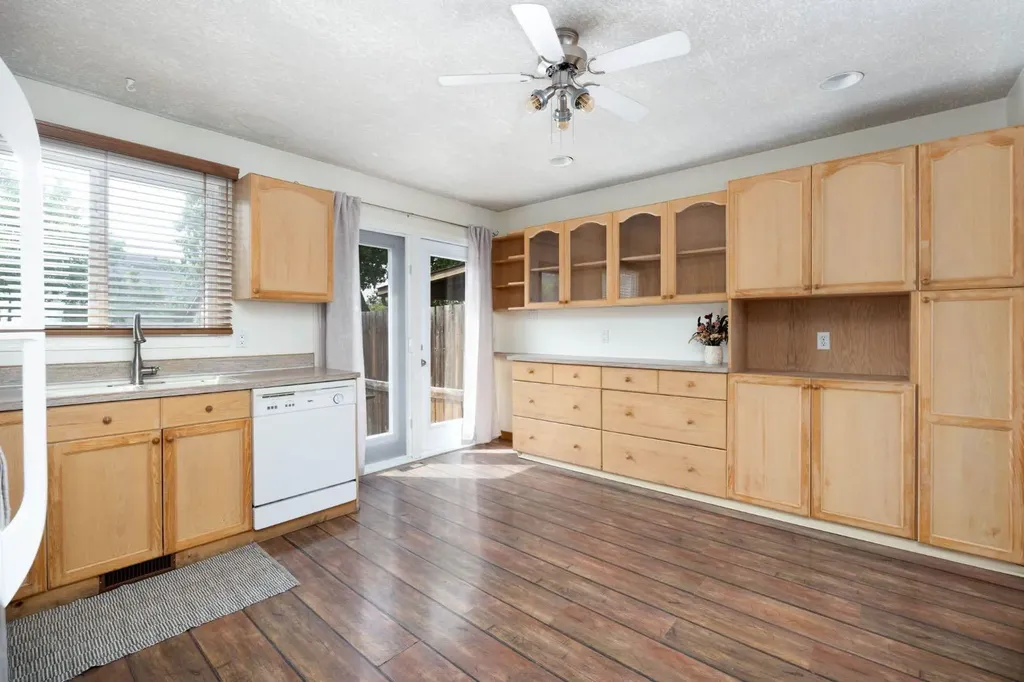 121 Erindale Road Fort Mcmurray AB T9H 4N4