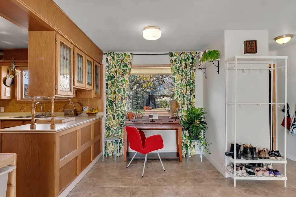 3507 35 Avenue SW Calgary AB T3E 1A2