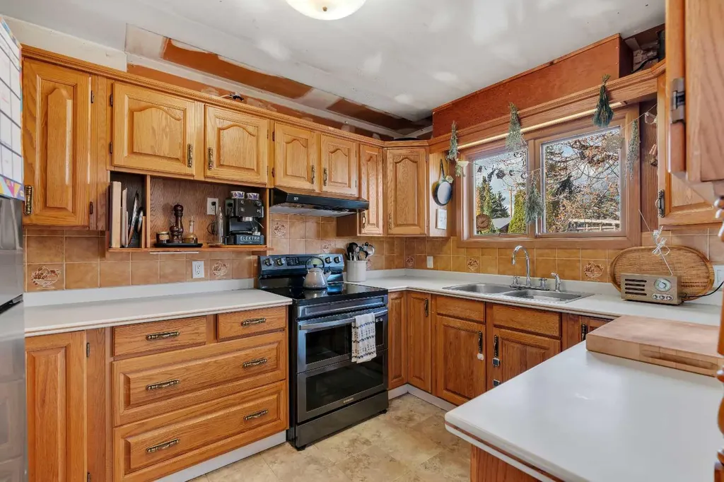 3507 35 Avenue SW Calgary AB T3E 1A2