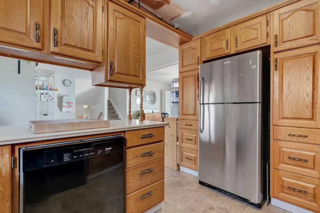 3507 35 Avenue SW Calgary AB T3E 1A2