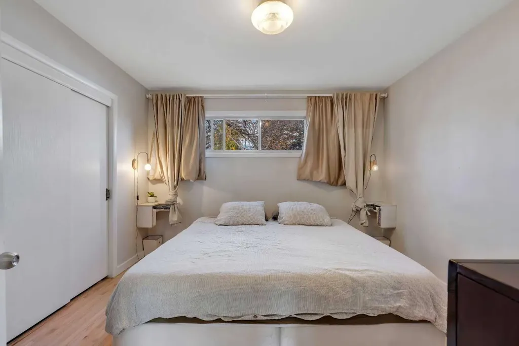 3507 35 Avenue SW Calgary AB T3E 1A2
