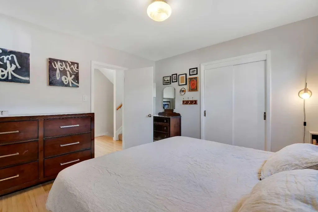3507 35 Avenue SW Calgary AB T3E 1A2