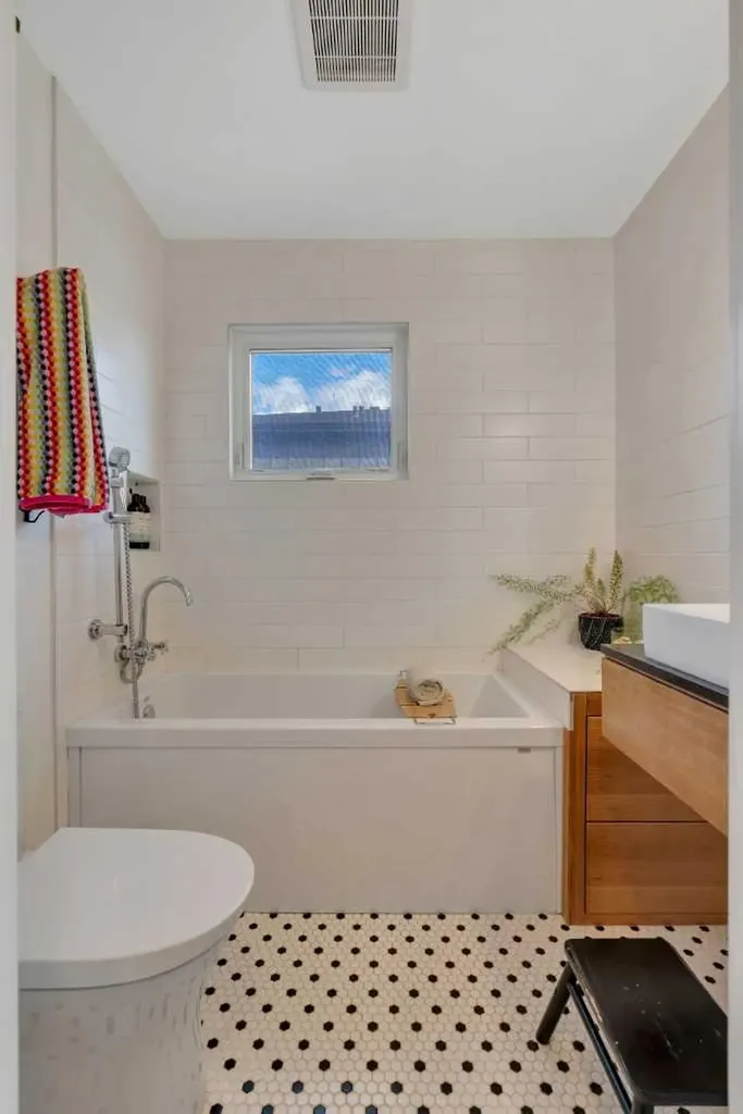 3507 35 Avenue SW Calgary AB T3E 1A2