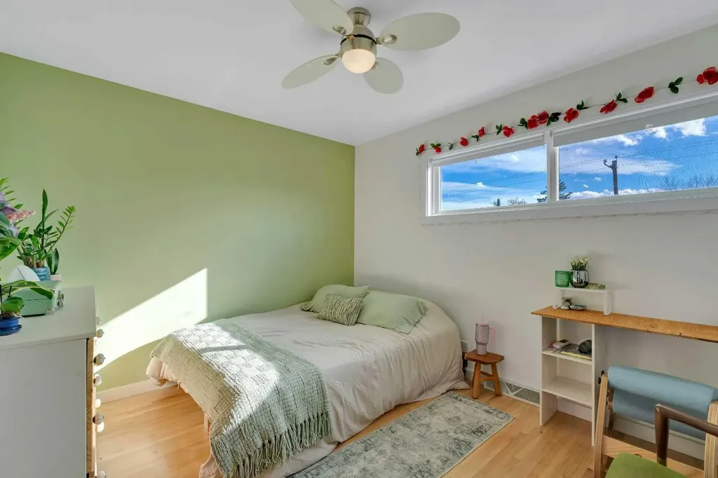 3507 35 Avenue SW Calgary AB T3E 1A2