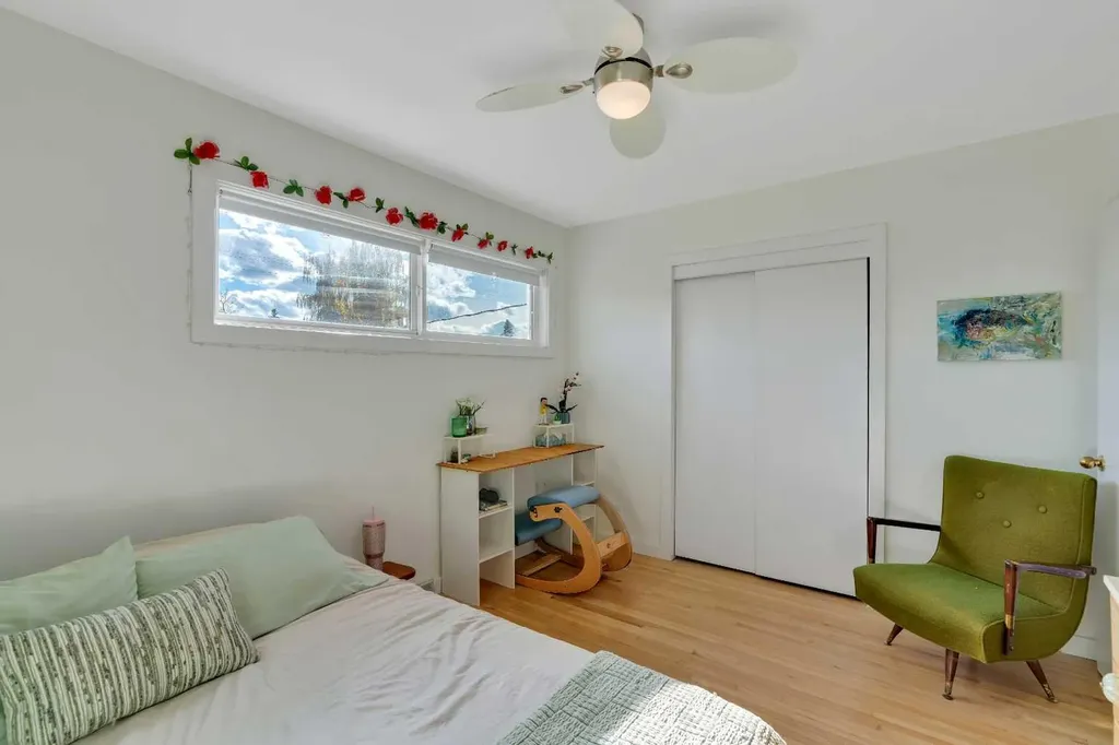 3507 35 Avenue SW Calgary AB T3E 1A2