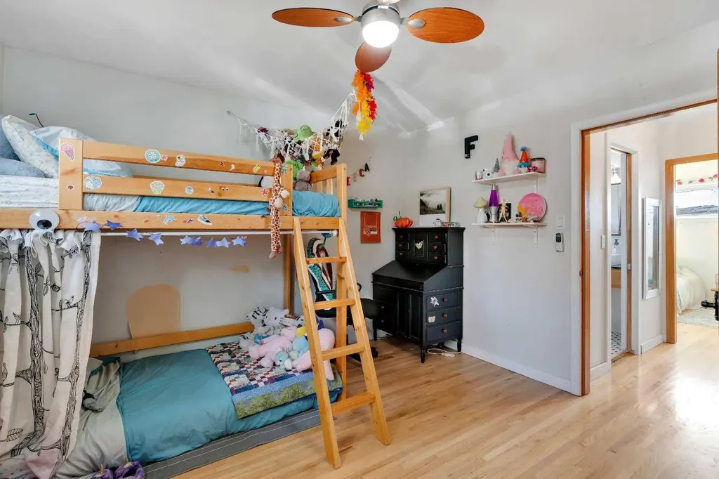 3507 35 Avenue SW Calgary AB T3E 1A2
