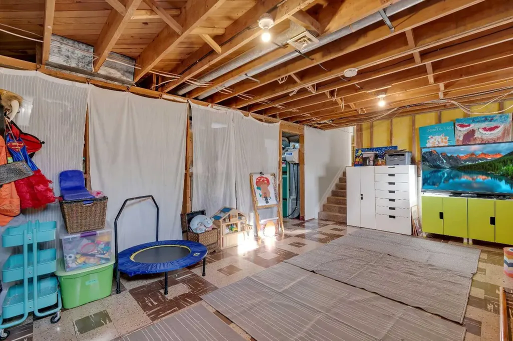 3507 35 Avenue SW Calgary AB T3E 1A2