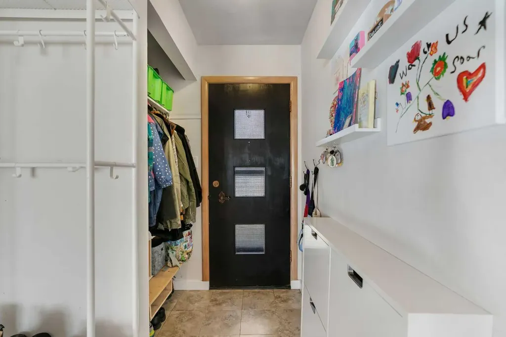 3507 35 Avenue SW Calgary AB T3E 1A2