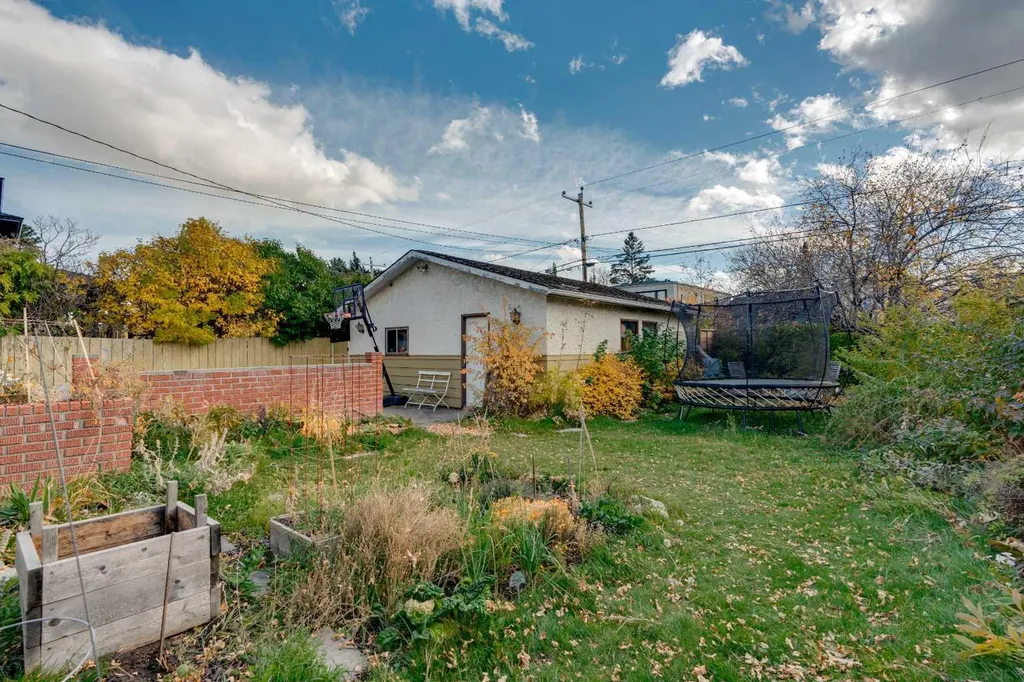 3507 35 Avenue SW Calgary AB T3E 1A2