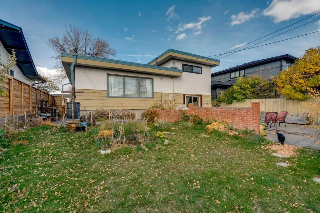 3507 35 Avenue SW Calgary AB T3E 1A2