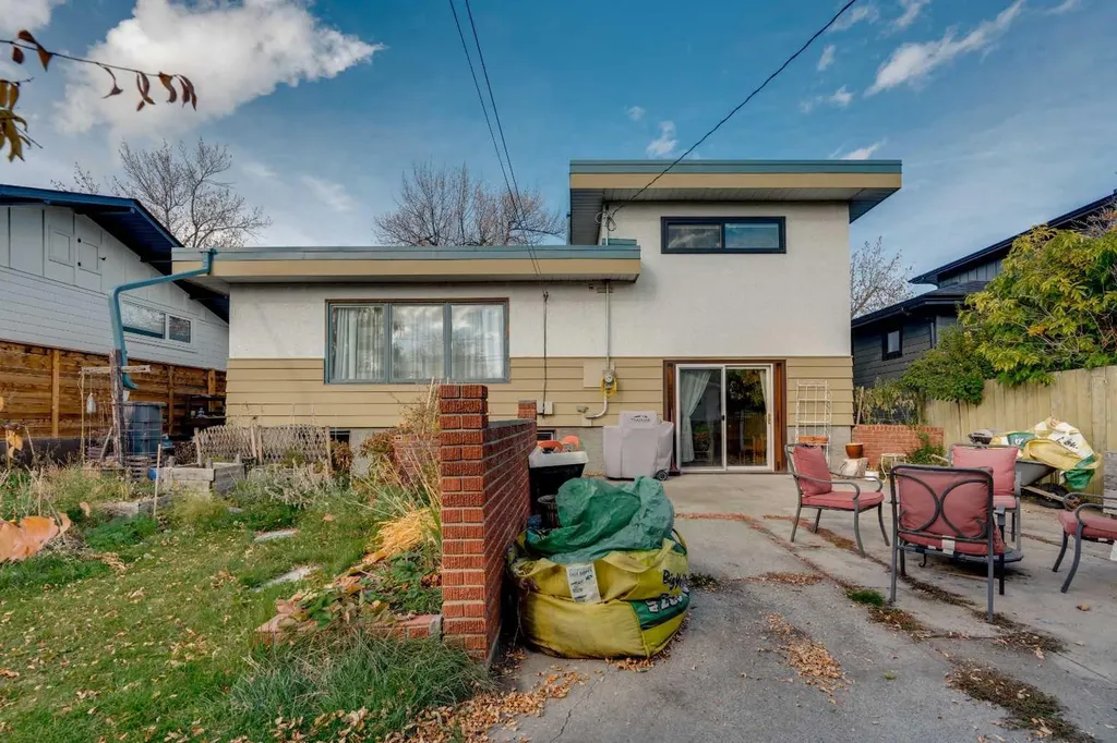 3507 35 Avenue SW Calgary AB T3E 1A2