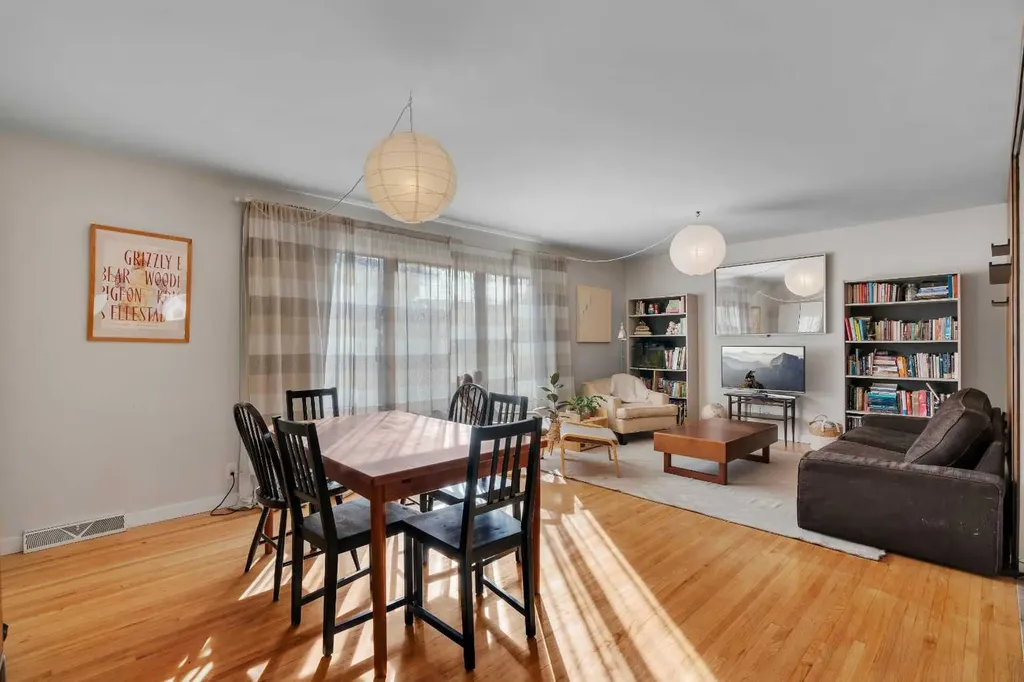 3507 35 Avenue SW Calgary AB T3E 1A2