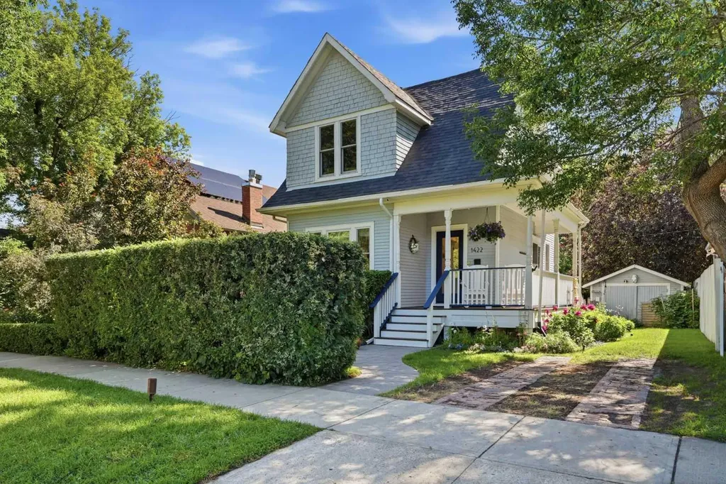 1422 2 Street NW Calgary AB T2M 2W1