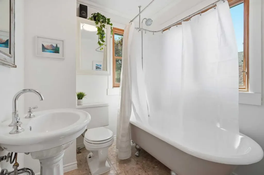 1422 2 Street NW Calgary AB T2M 2W1